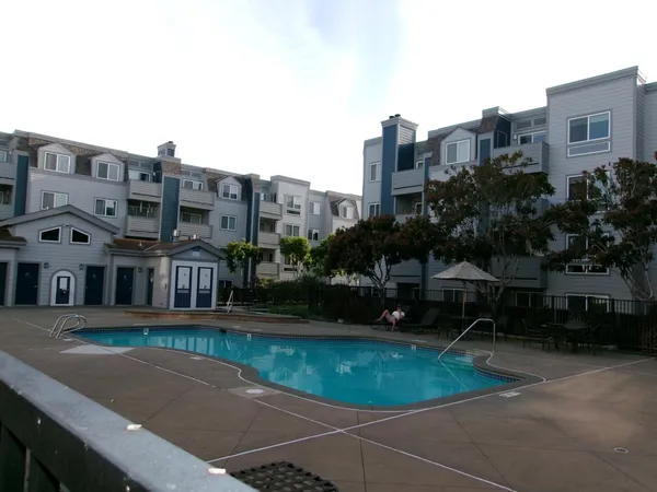 $529,000 | 6400 Christie Avenue, Unit 2304, Emeryville, CA 94608