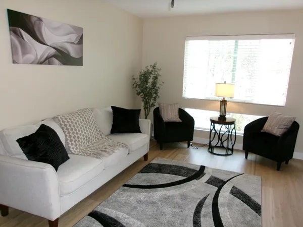 $529,000 | 6400 Christie Avenue, Unit 2304, Emeryville, CA 94608