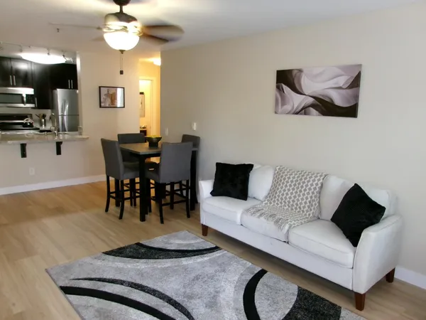 $529,000 | 6400 Christie Avenue, Unit 2304, Emeryville, CA 94608