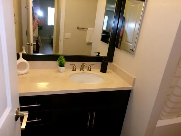 $529,000 | 6400 Christie Avenue, Unit 2304, Emeryville, CA 94608