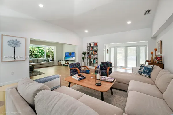 $19,500 | 560 Hampton Lane, Key Biscayne, FL 33149