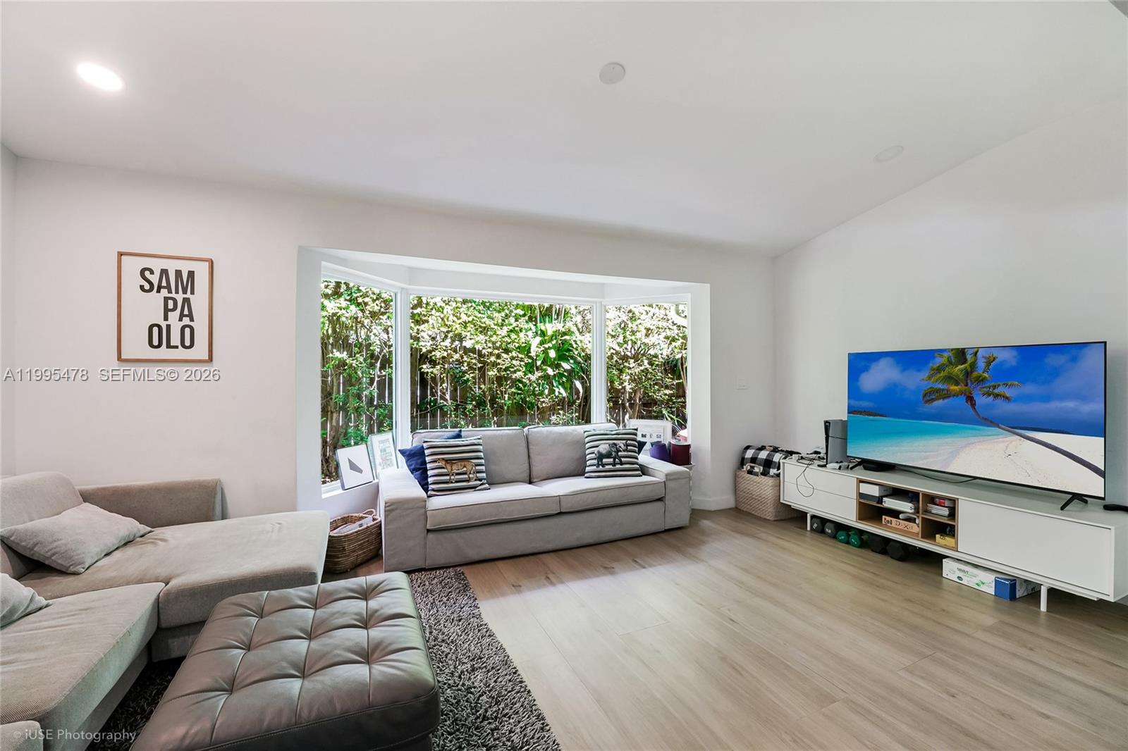 560 Hampton Lane Key Biscayne, FL 33149 - Photo 6 of 22 Family Room