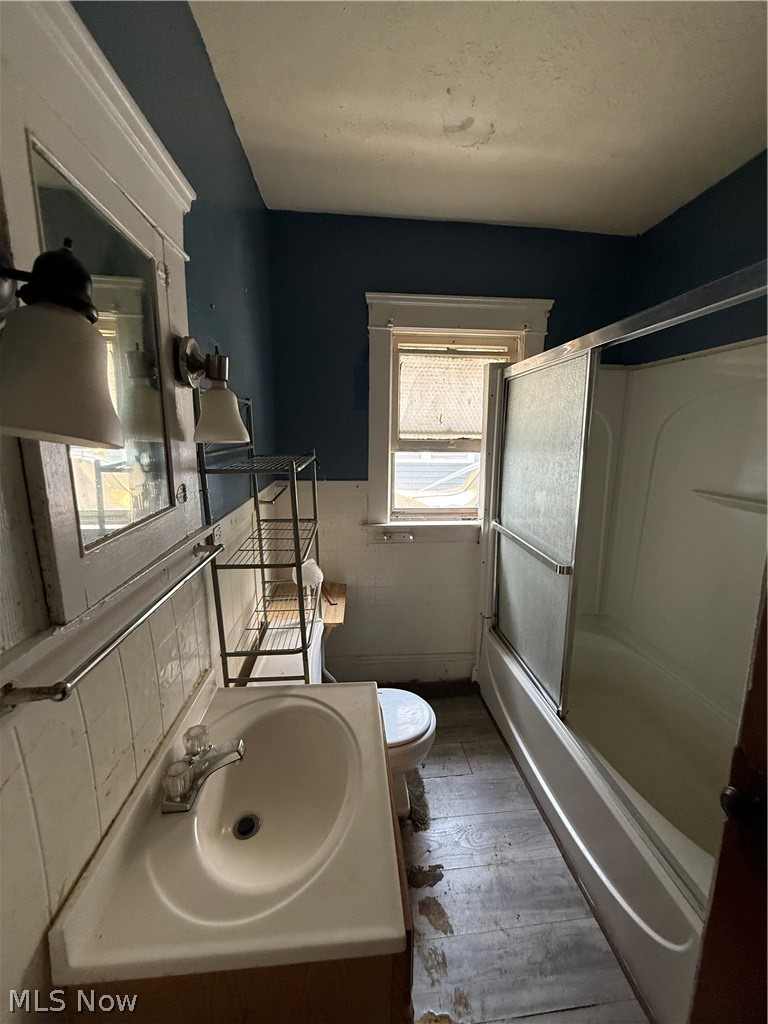 1872 Lampson Road Cleveland, OH 44112 - Photo 8 of 21 Unit 2-Bathroom