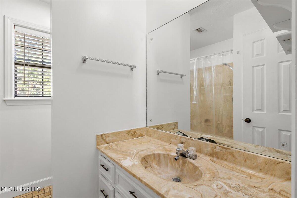 707 Wicklow Place, Unit A Ridgeland, MS 39157 - Photo 22 of 27 22-HTP_8196