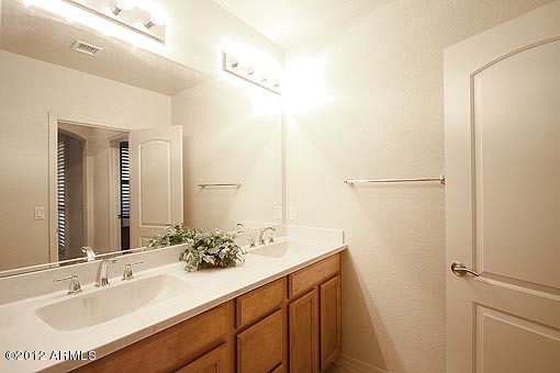 7027 North Scottsdale Road, Unit 250 Paradise Valley, AZ 85253 - Photo 11 of 15 Master bathroom