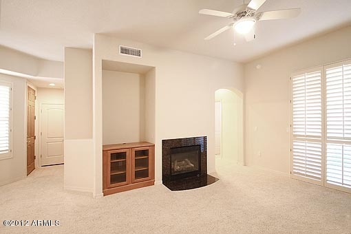7027 North Scottsdale Road, Unit 250 Paradise Valley, AZ 85253 - Photo 6 of 15 Family room