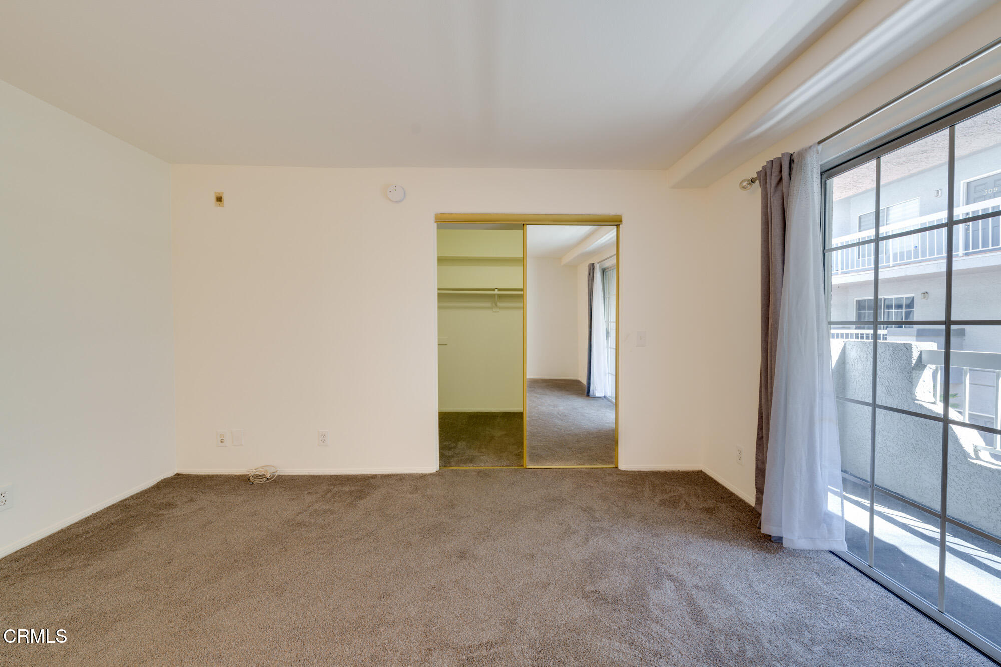 10925 Blix Street, Unit 102 Toluca Lake, CA 91602 - Photo 11 of 29 an empty room with sliding door