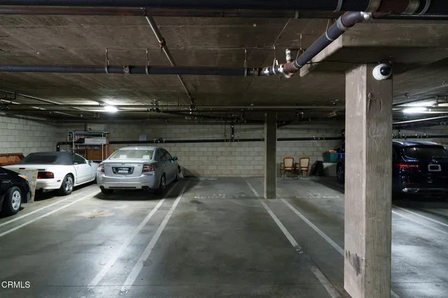 $2,880 | 10925 Blix Street, Unit 102, Toluca Lake, CA 91602