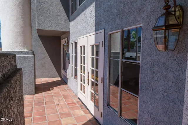 $2,880 | 10925 Blix Street, Unit 102, Toluca Lake, CA 91602