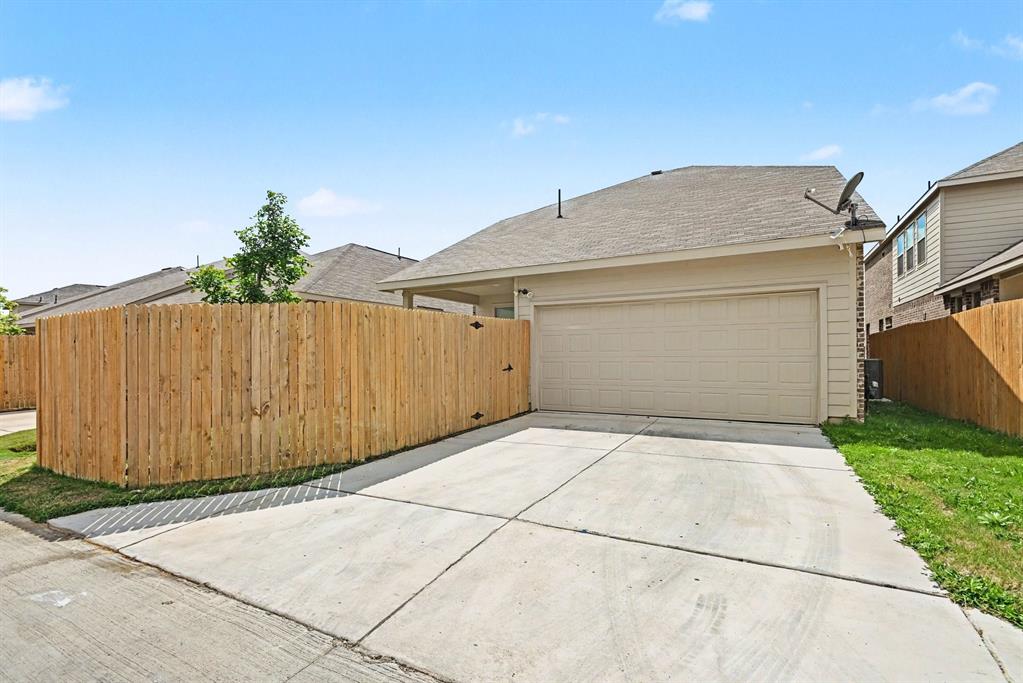 10004 Thornapple Road Fort Worth, TX 76179 - Photo 34 of 39 a view of garage