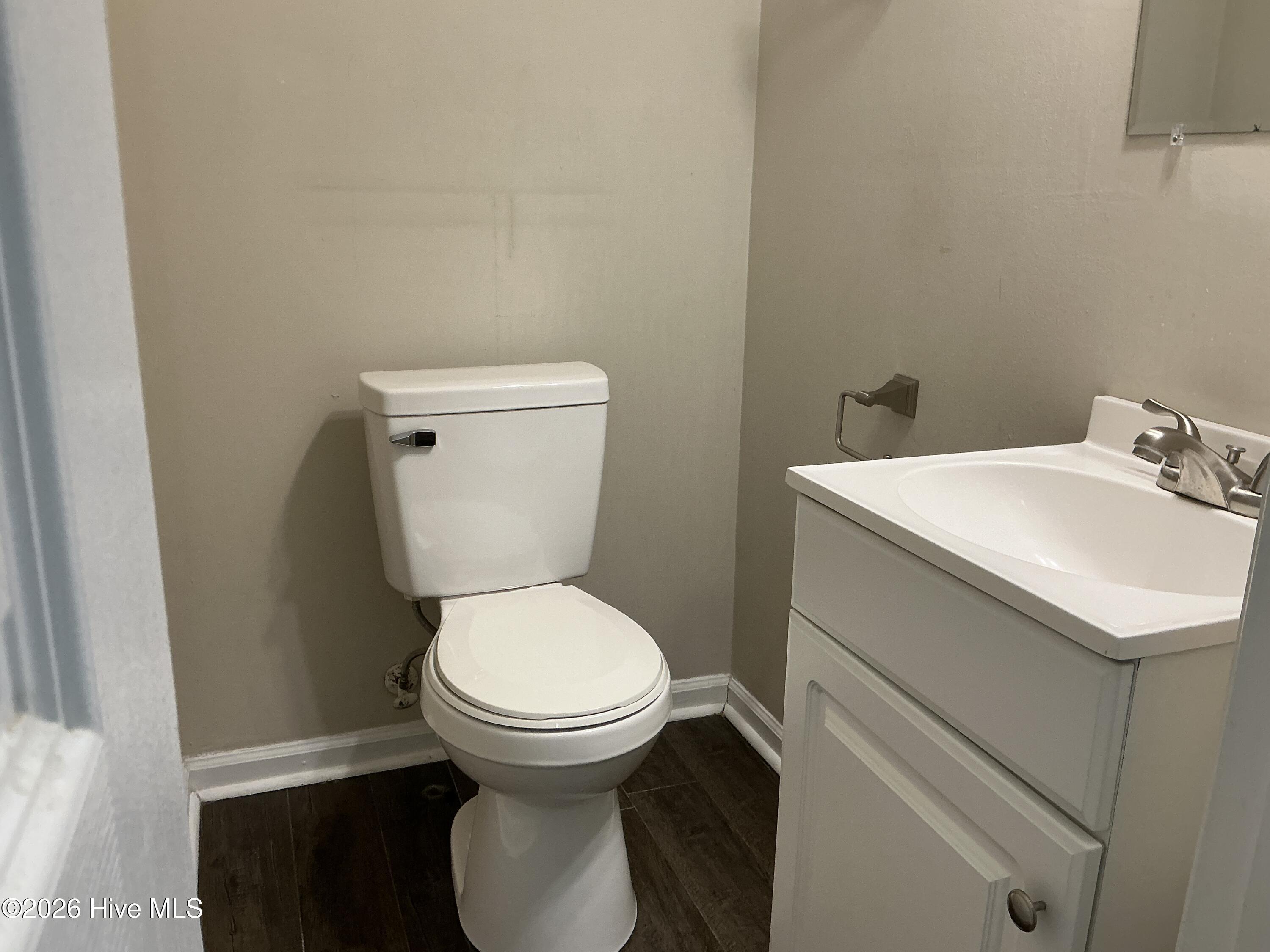 1011 Ridgecrest Lane Jacksonville, NC 28546 - Photo 16 of 21 Primary half bathroom