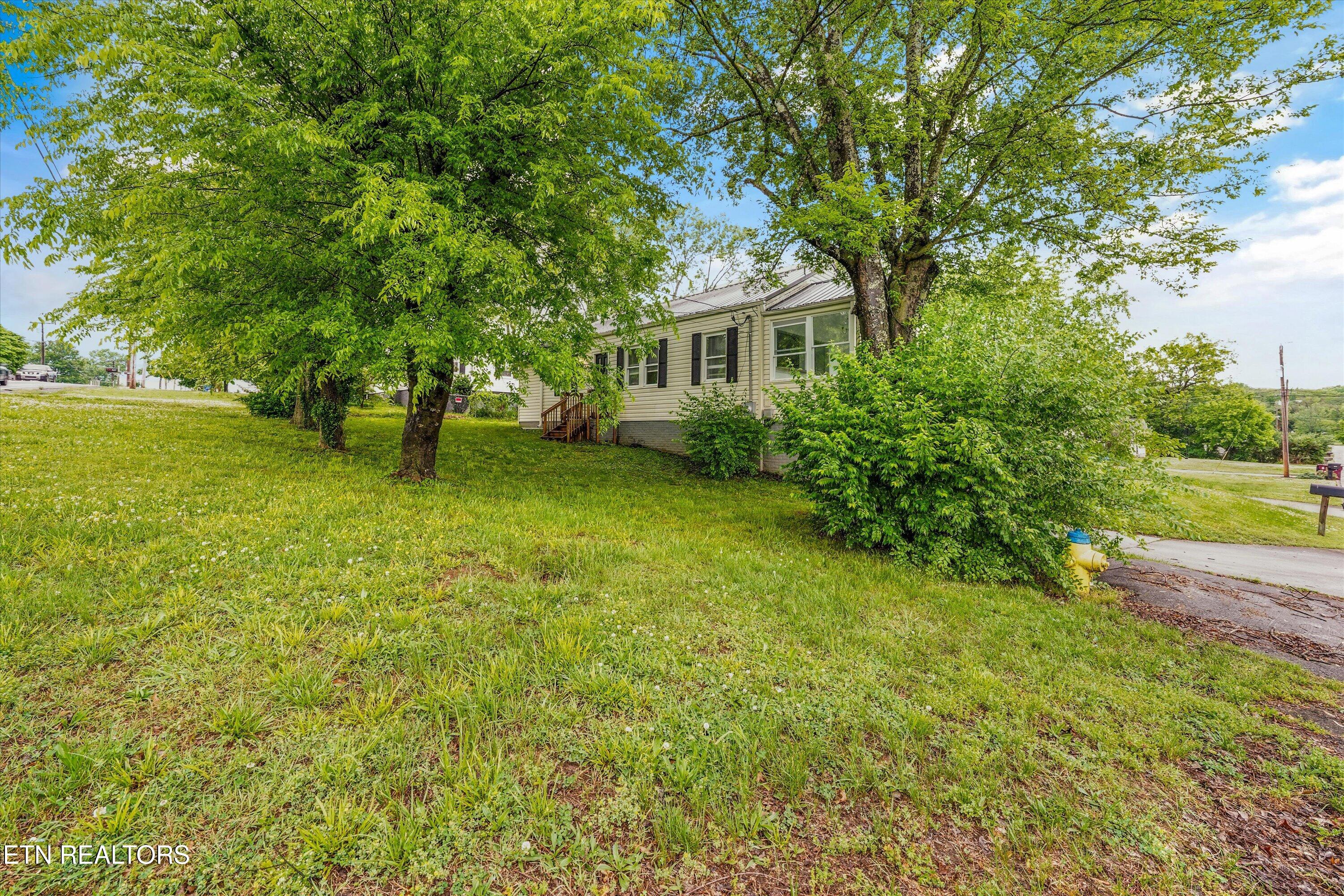 835 East Lincoln Road Alcoa, TN 37701 - Photo 3 of 45 04-835 E Lincoln Rd38