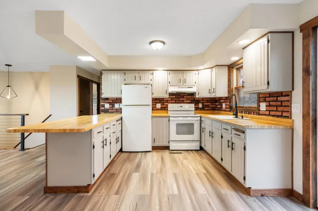 $329,900 | N13651 320th Street, Ridgeland, WI 54763