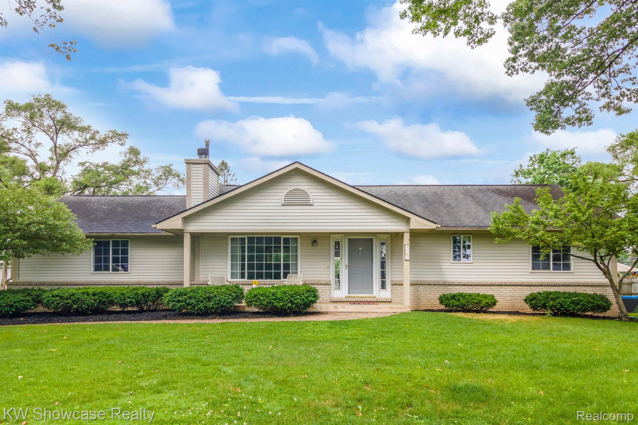 3615 Moberly Road Commerce Township, MI 48382 - Photo 1 of 28 Welcome Home to 3615 Moberly Rd in Commerce t