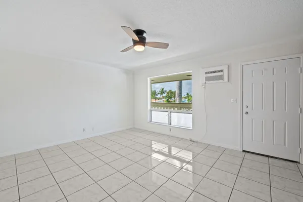 $295,000 | 1780 Southeast 4th Street, Pompano Beach, FL 33060