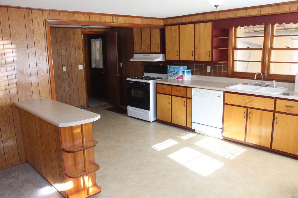 9933 Shipman Road Shipman, IL 62685 - Photo 2 of 39