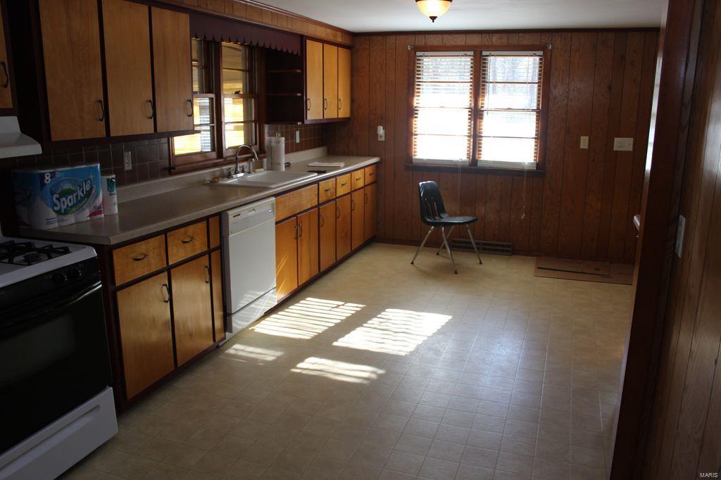 9933 Shipman Road Shipman, IL 62685 - Photo 6 of 39