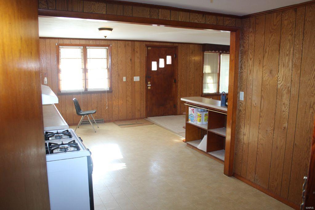 9933 Shipman Road Shipman, IL 62685 - Photo 7 of 39
