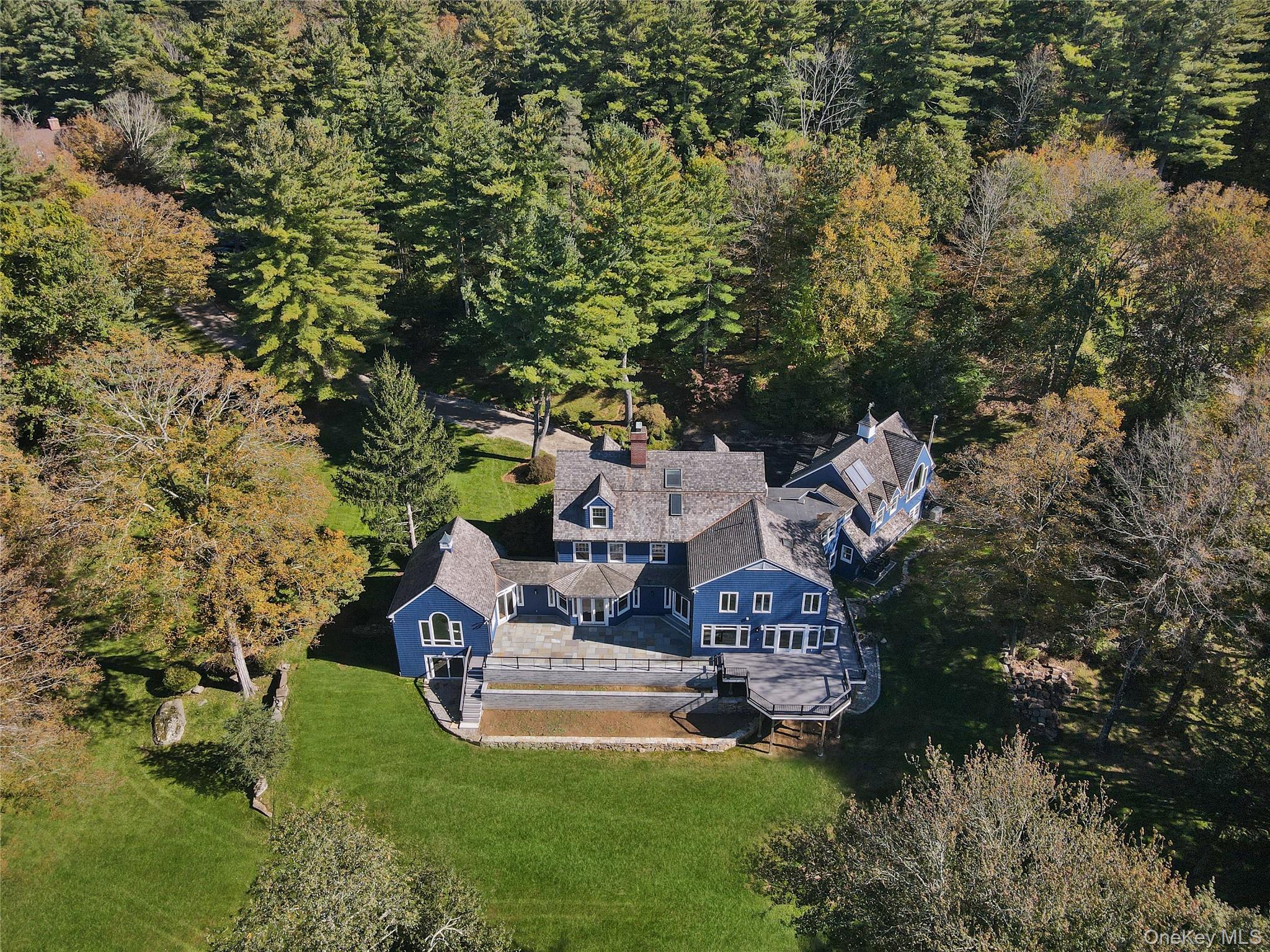 30 Knapp Road Pound Ridge, NY 10576 - Photo 32 of 38 an aerial view of a house with a garden