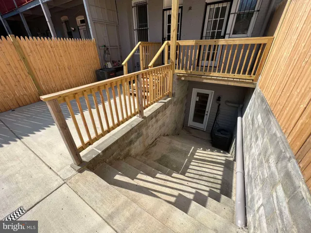 a view of entryway with a front door