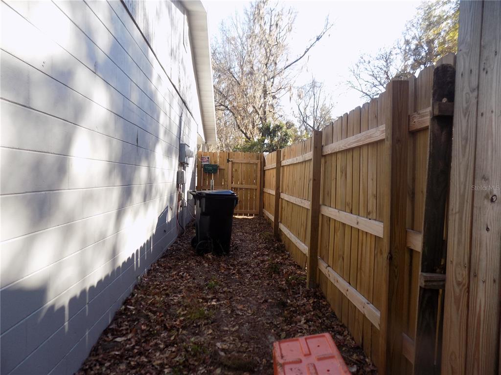 6124 Southwest 10th Place, Unit A Gainesville, FL 32607 - Photo 20 of 22