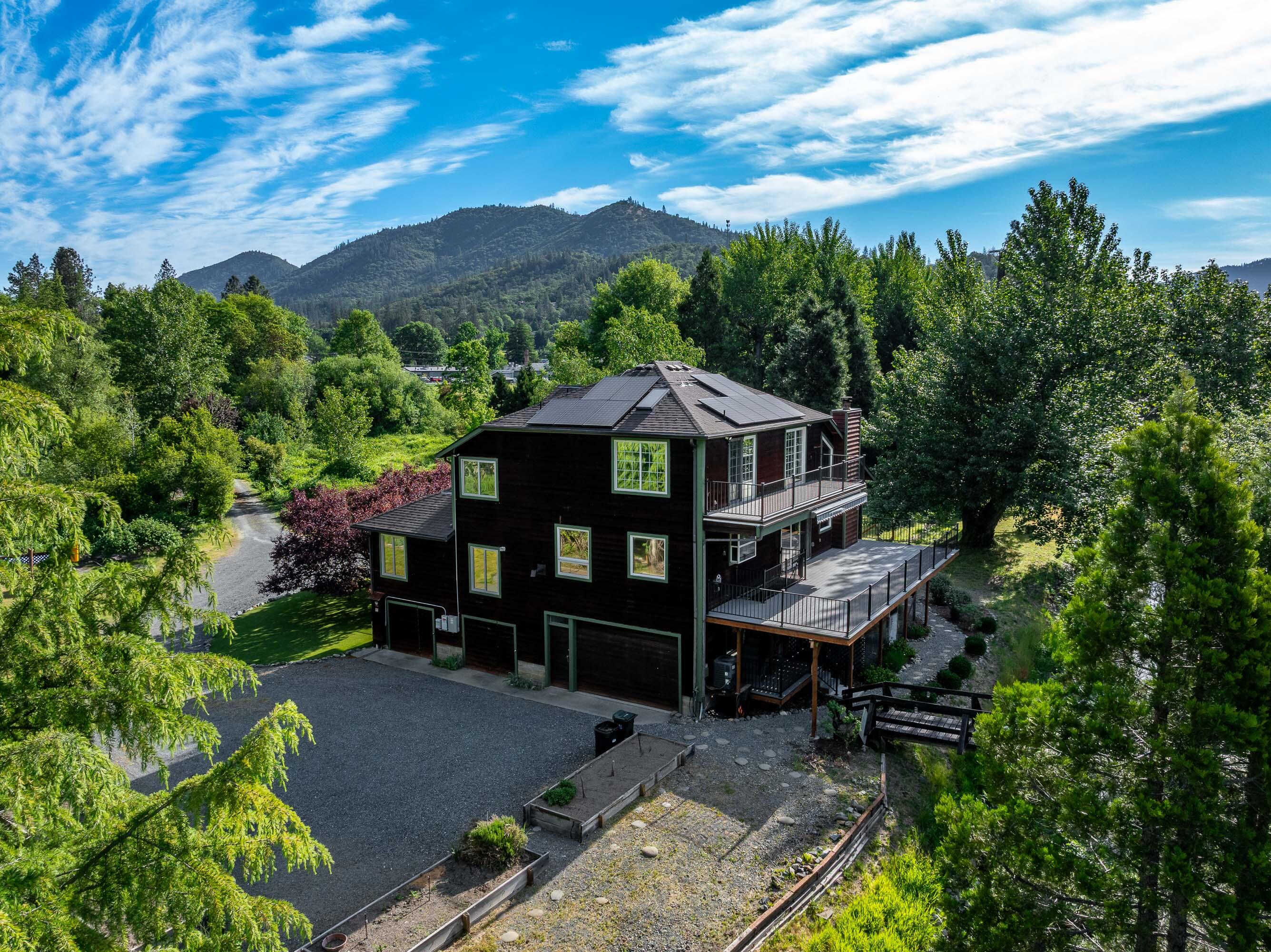 8404 New Hope Road Grants Pass, OR 97527 - Photo 3 of 67 Gallery Image 3