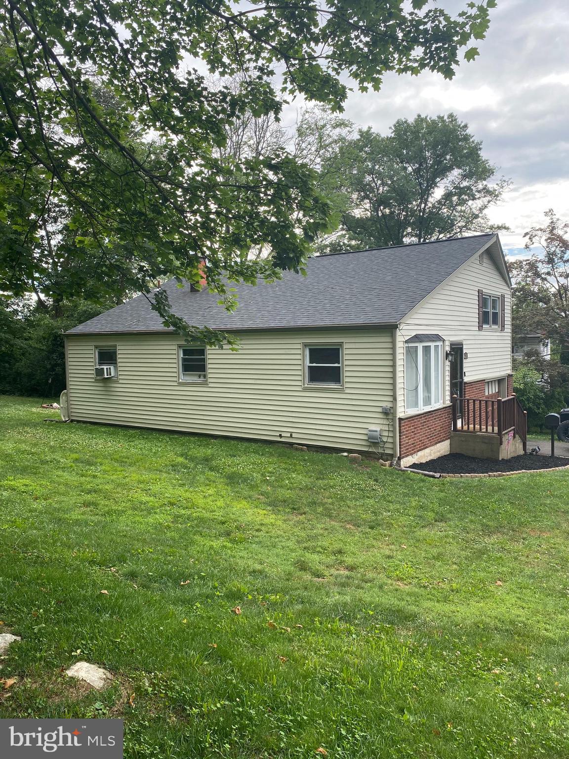 2175 Kirk Road Abington, PA 19001 - Photo 3 of 22 Side Yard 2