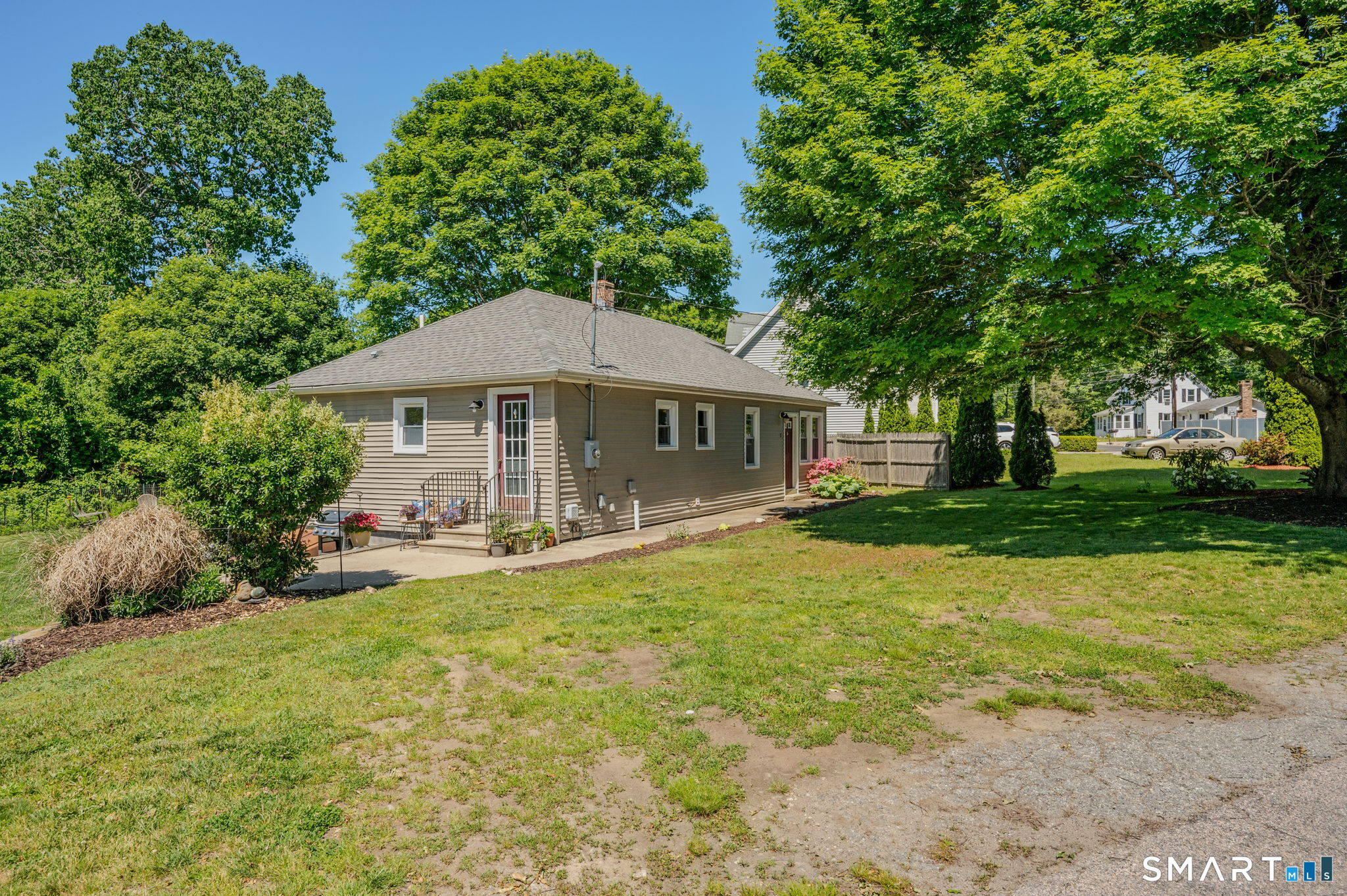 17 Lathrop Road Montville, CT 06382 - Photo 3 of 39