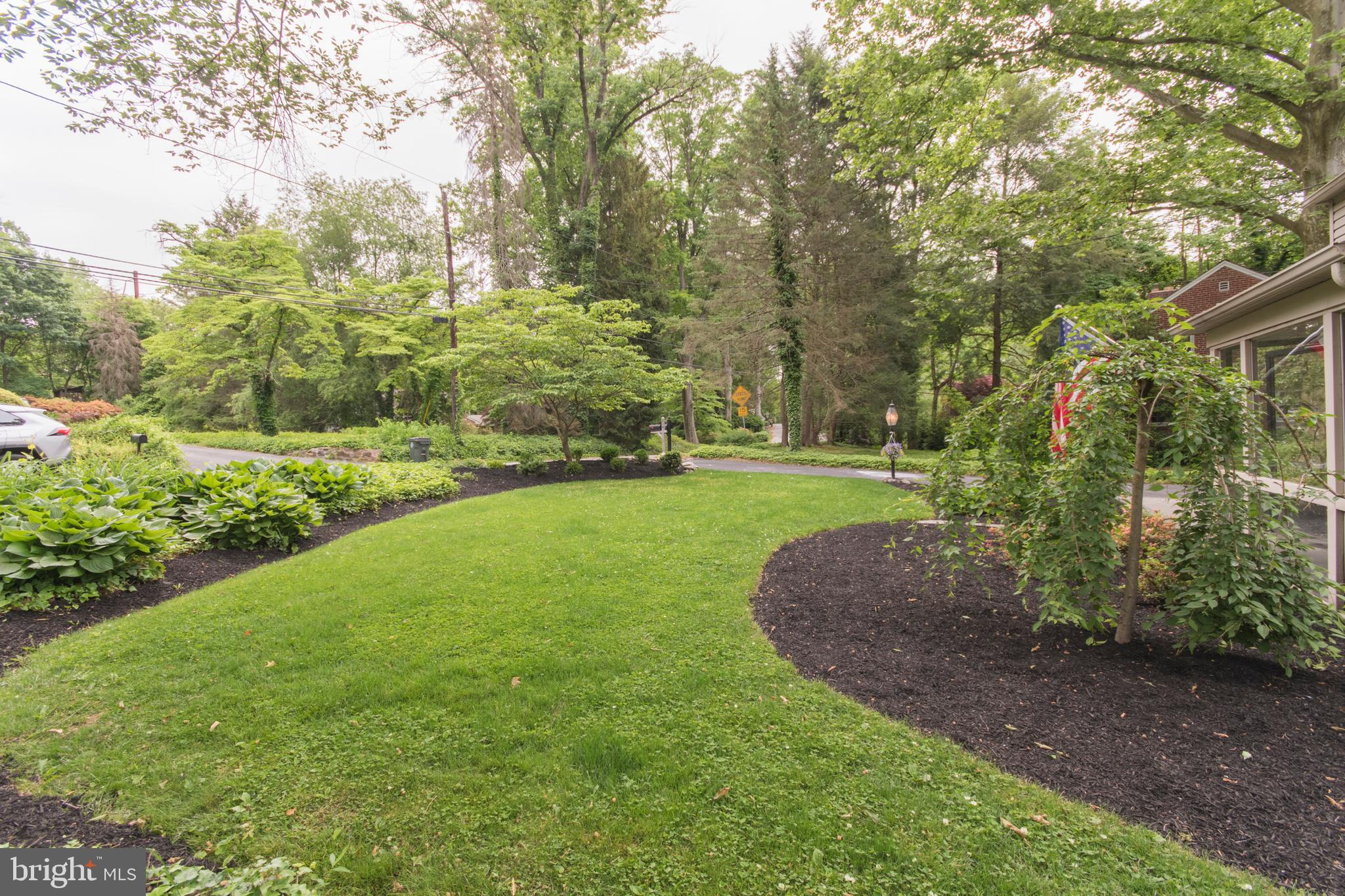 224 Woodward Road Media, PA 19063 - Photo 6 of 28 Level front yard