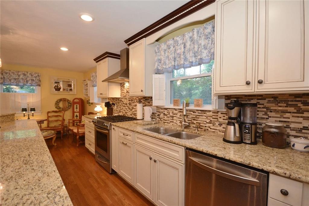 3241 Comanche Road Pittsburgh, PA 15241 - Photo 5 of 25 Kitchen with extensive tiled backsplash