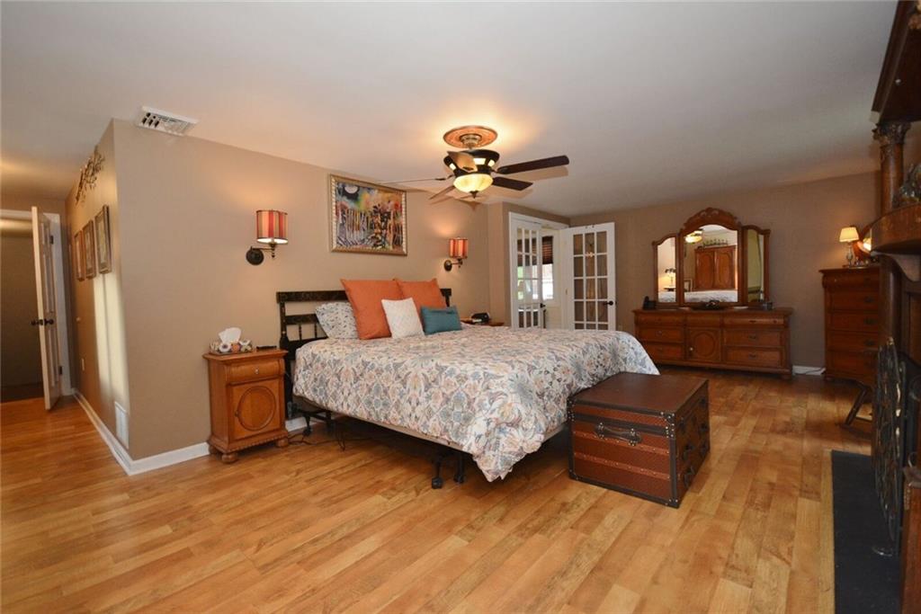 3241 Comanche Road Pittsburgh, PA 15241 - Photo 8 of 25 Larger master bedroom