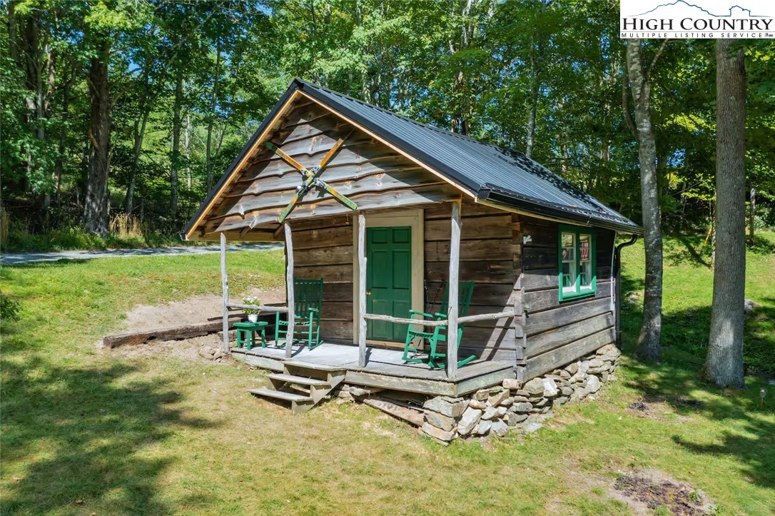 17 Grey Fox Ridge Road Banner Elk, NC 28604 - Photo 31 of 37 a view of a house with backyard porch and sitting area