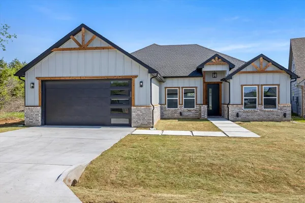 $350,000 | 5607 Belaire Circle, Granbury, TX 76048