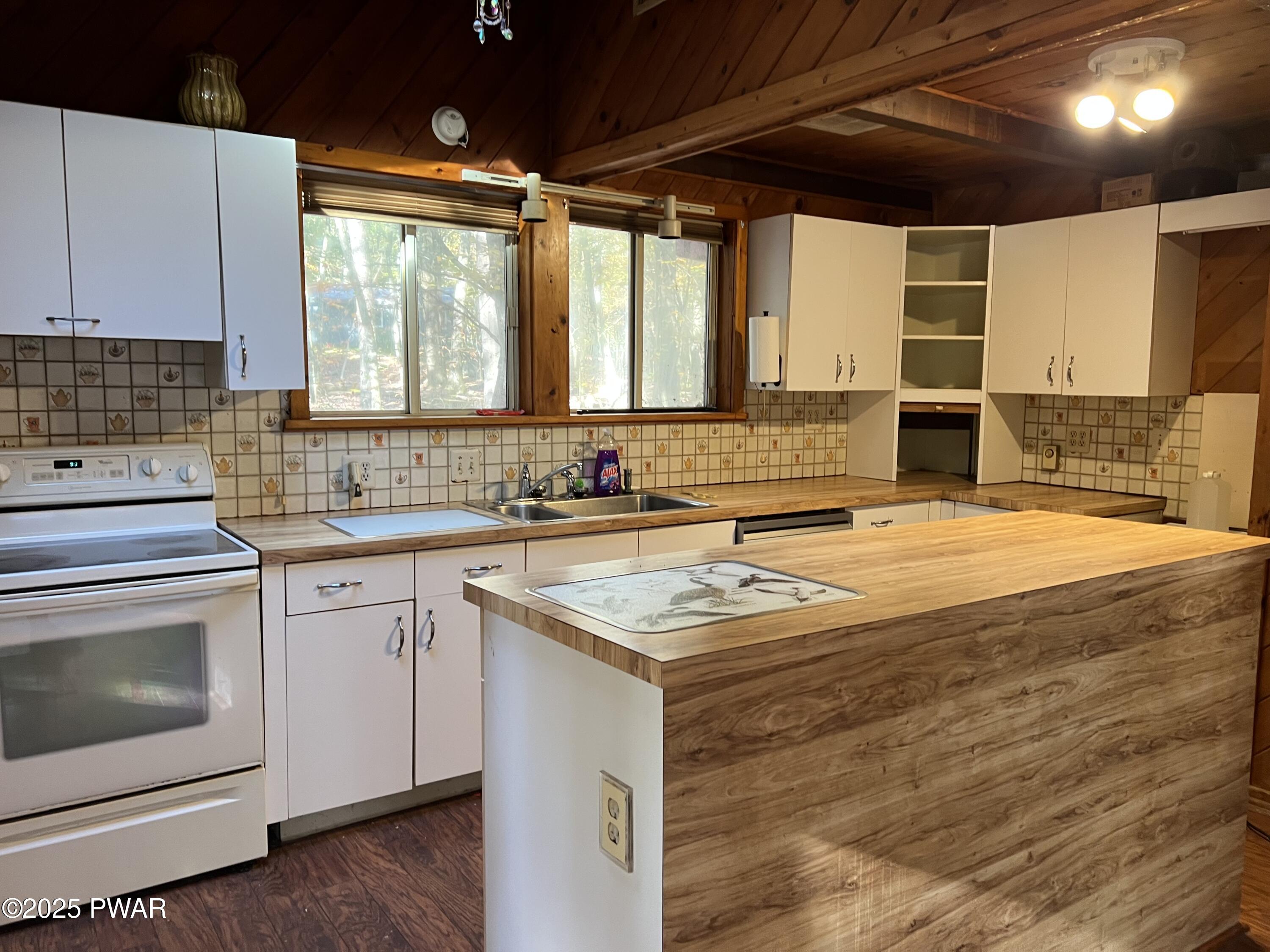 104 Heron Bay Road Hawley, PA 18428 - Photo 8 of 20