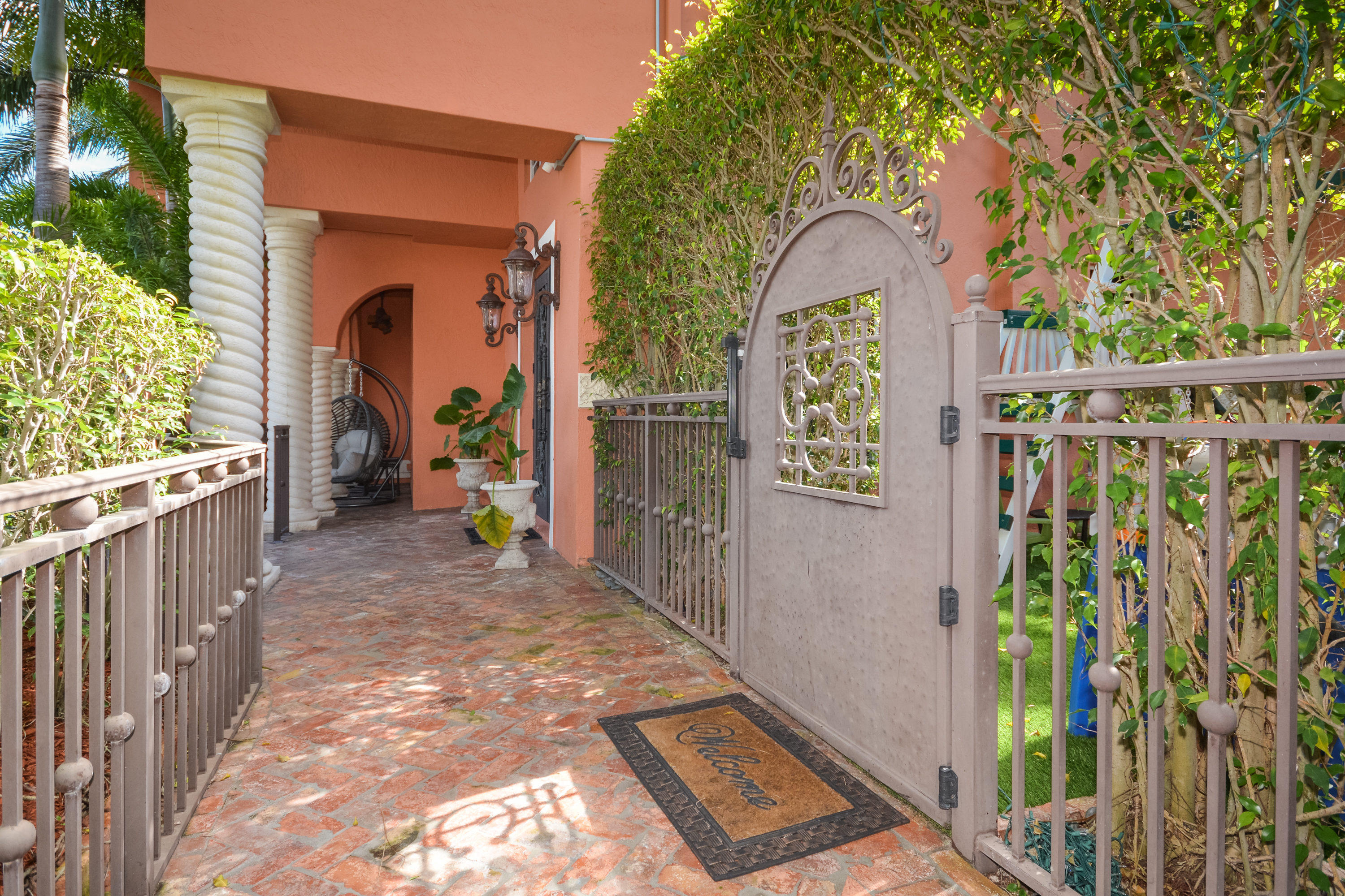 380 Southwest 17th Street Boca Raton, FL 33432 - Photo 3 of 48 380 SW 17th St Boca Raton FL-print-003-4