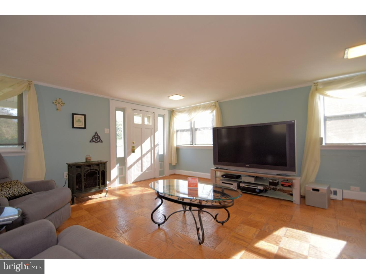 2529 Pickertown Road Warrington, PA 18976 - Photo 6 of 25 Living Room