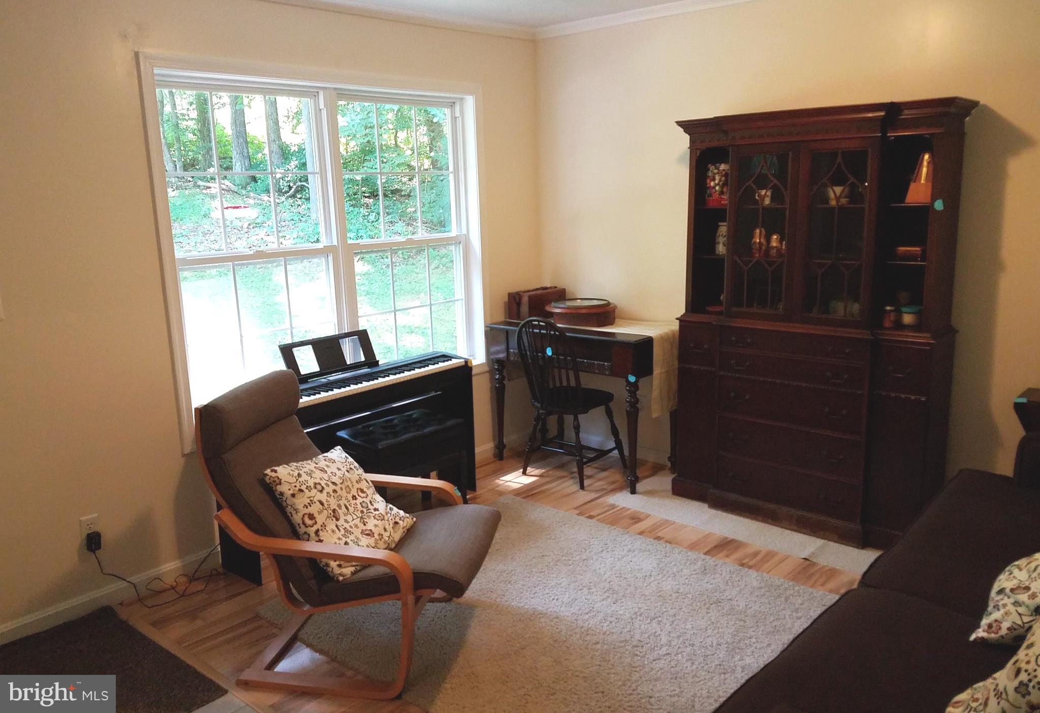 129 Allegheny Road Linden, VA 22642 - Photo 2 of 18 Living Room