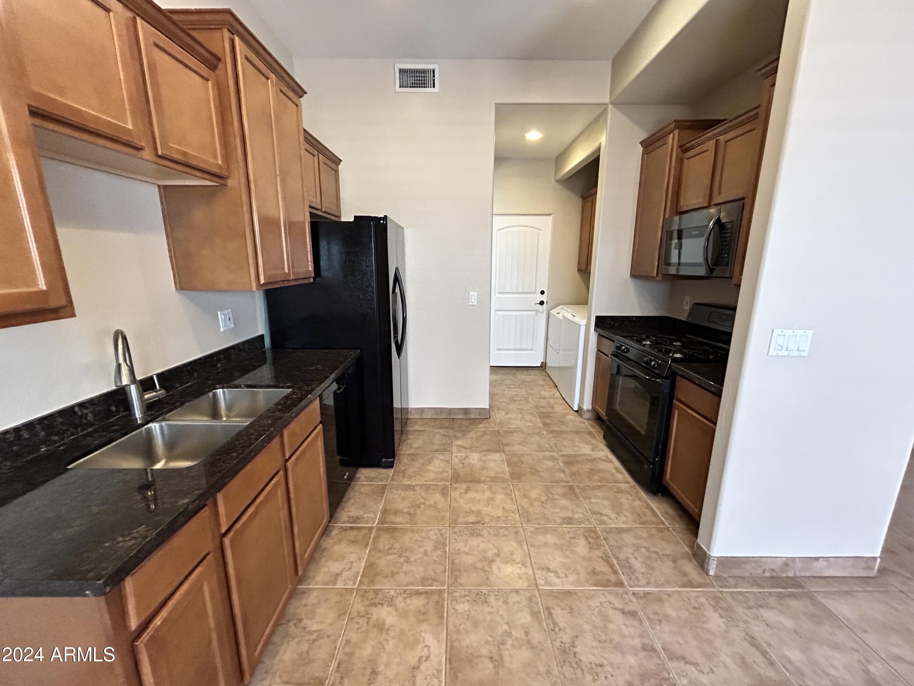 897 East Roma Avenue, Unit 3 Phoenix, AZ 85014 - Photo 6 of 25 IMG_3022