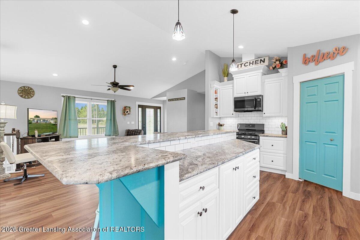 13811 Shaftsburg Road Perry, MI 48872 - Photo 9 of 37 18-Media Jett - 27