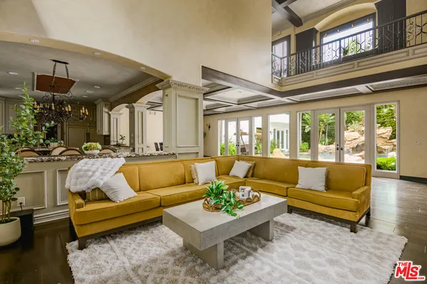 $25,000 | 4705 Los Feliz Boulevard, Los Angeles, CA 90027