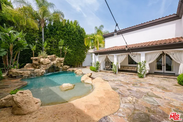 $25,000 | 4705 Los Feliz Boulevard, Los Angeles, CA 90027