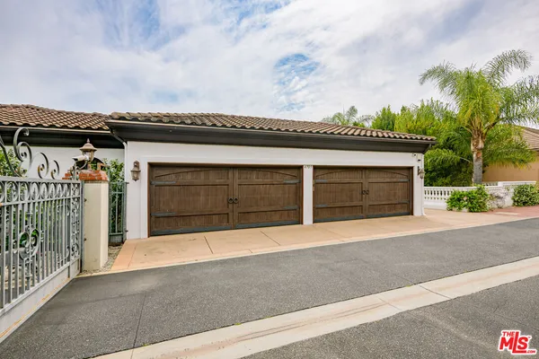 $25,000 | 4705 Los Feliz Boulevard, Los Angeles, CA 90027