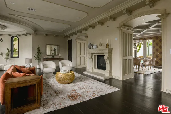 $25,000 | 4705 Los Feliz Boulevard, Los Angeles, CA 90027