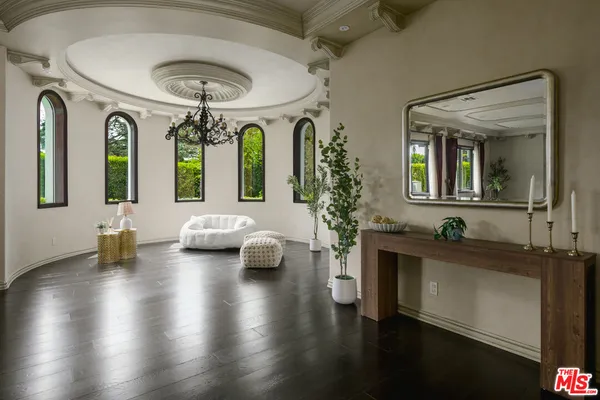 $25,000 | 4705 Los Feliz Boulevard, Los Angeles, CA 90027