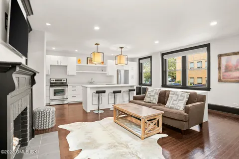 $4,100 | 169 Mason Street, Unit 1D, Greenwich, CT 06830