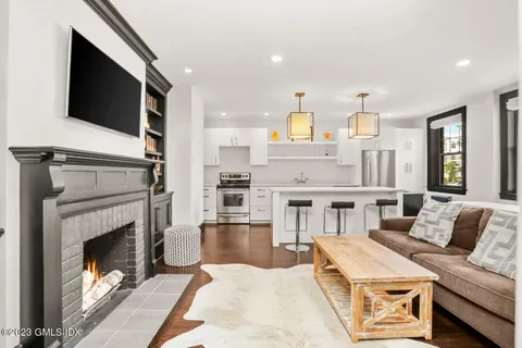 $4,100 | 169 Mason Street, Unit 1D, Greenwich, CT 06830