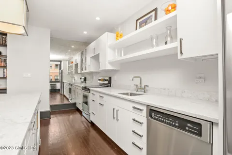 $4,100 | 169 Mason Street, Unit 1D, Greenwich, CT 06830