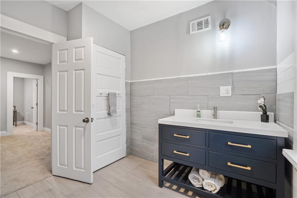 2924 Willett Road Pittsburgh, PA 15227 - Photo 14 of 23 Gallery Image 14