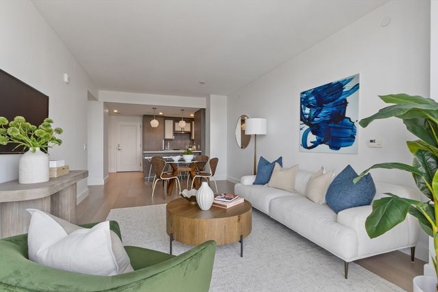 $959,000 | 100 Lovejoy Wharf, Unit 9H, Boston, MA 02114