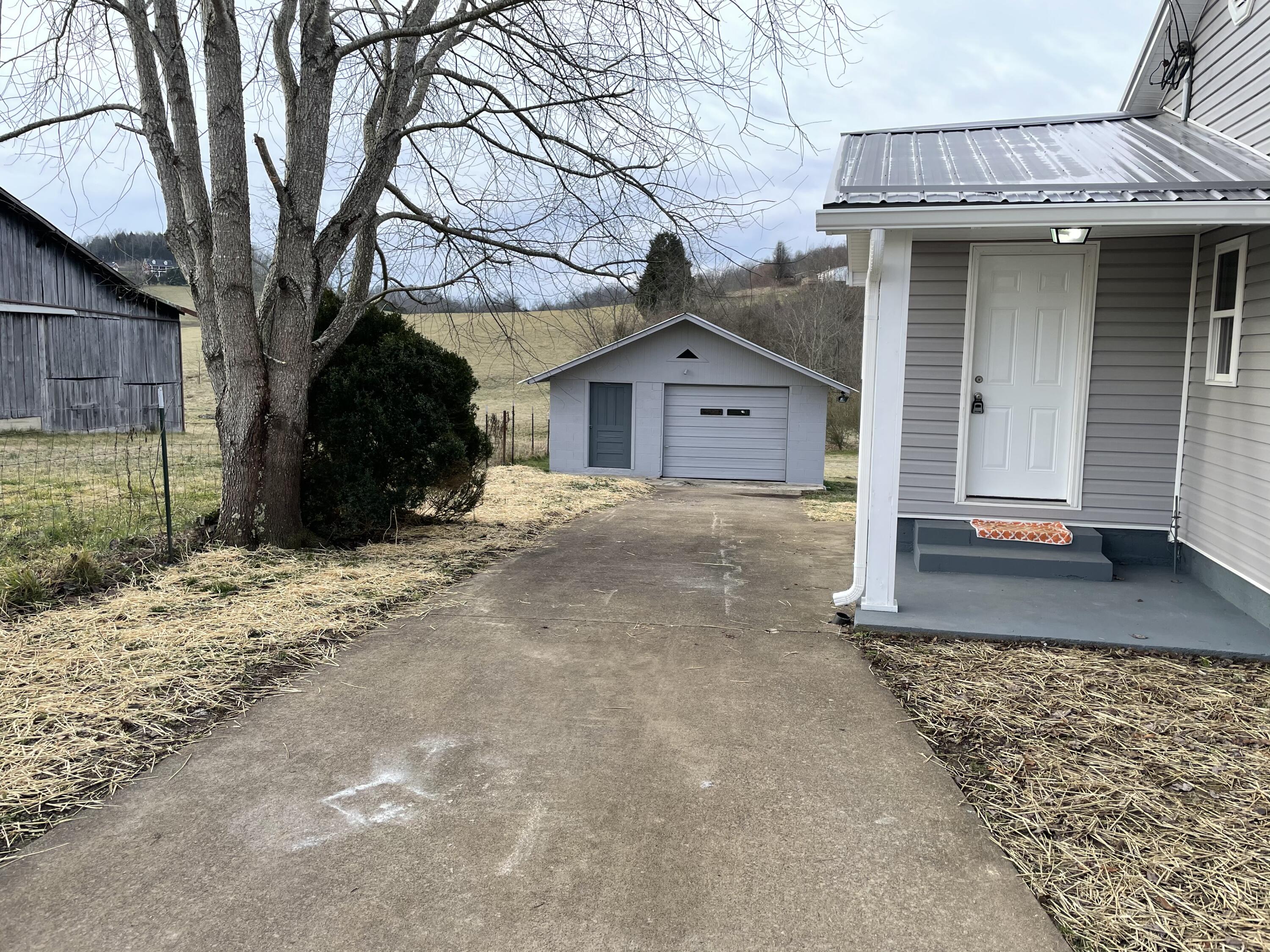 4182 Carters Valley Road Church Hill, TN 37642 - Photo 3 of 28 8773B6EC-C028-4BCE-B7A8-B0A42DE89DEE